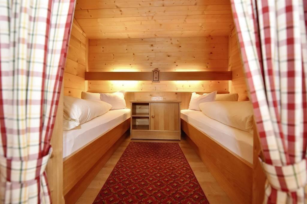 Bed and Breakfast Berghof Gundalatsch Gaschurn Esterno foto