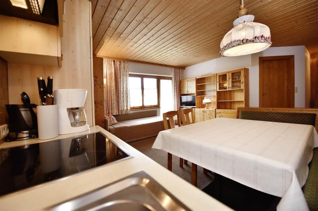 Bed and Breakfast Berghof Gundalatsch Gaschurn Esterno foto