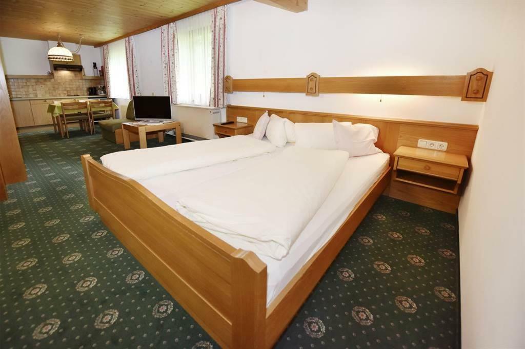 Bed and Breakfast Berghof Gundalatsch Gaschurn Esterno foto