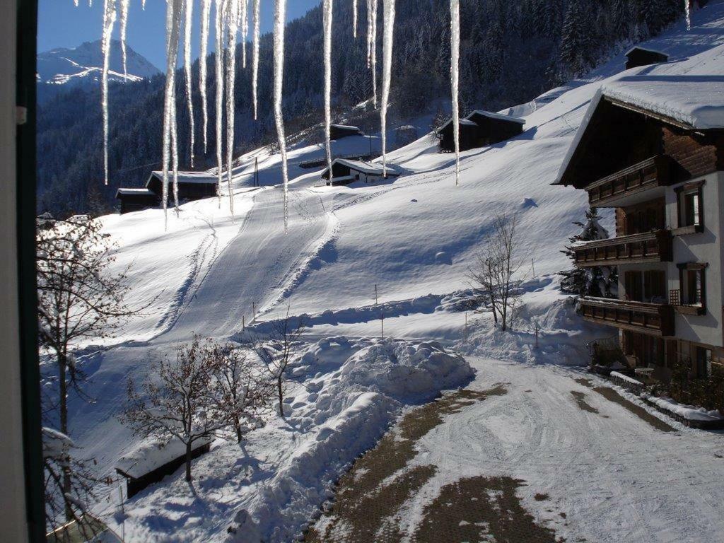 Bed and Breakfast Berghof Gundalatsch Gaschurn Esterno foto