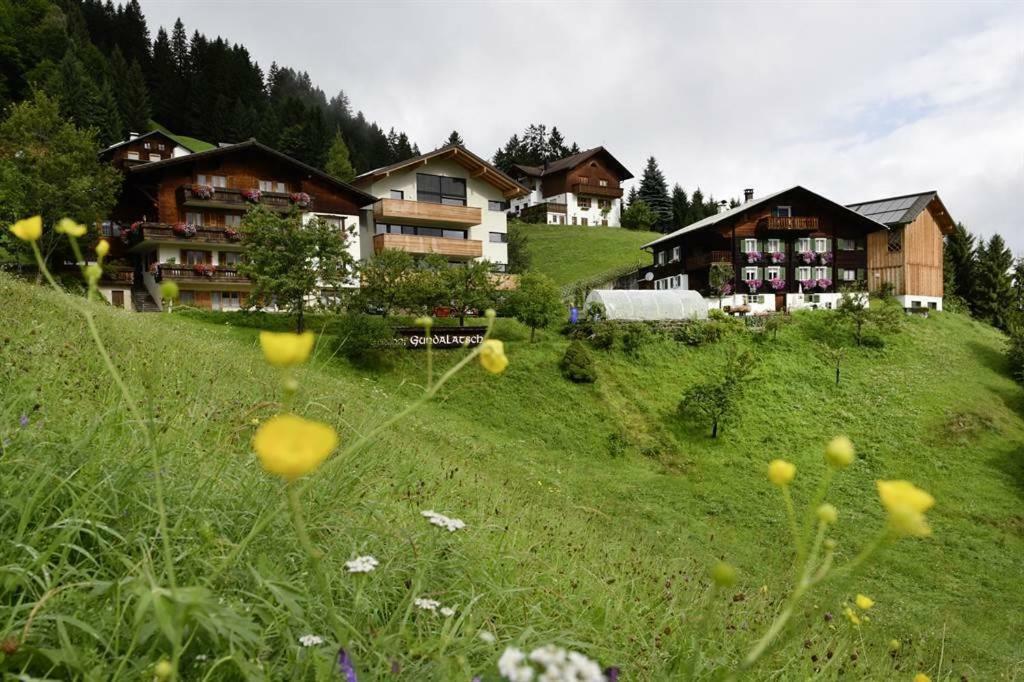 Bed and Breakfast Berghof Gundalatsch Gaschurn Esterno foto