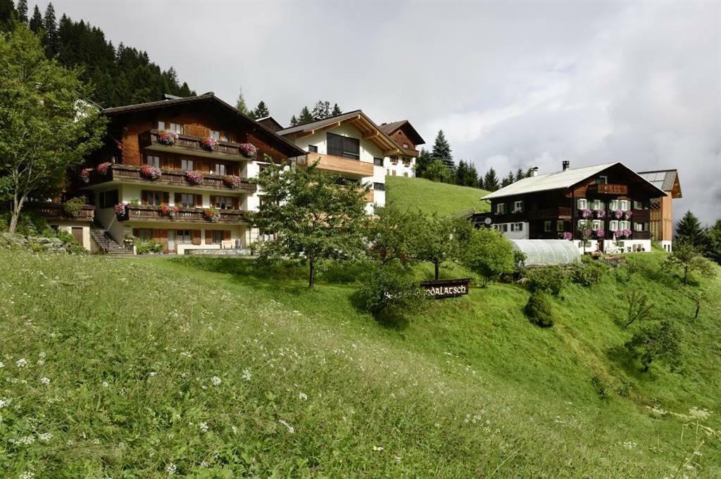 Bed and Breakfast Berghof Gundalatsch Gaschurn Esterno foto