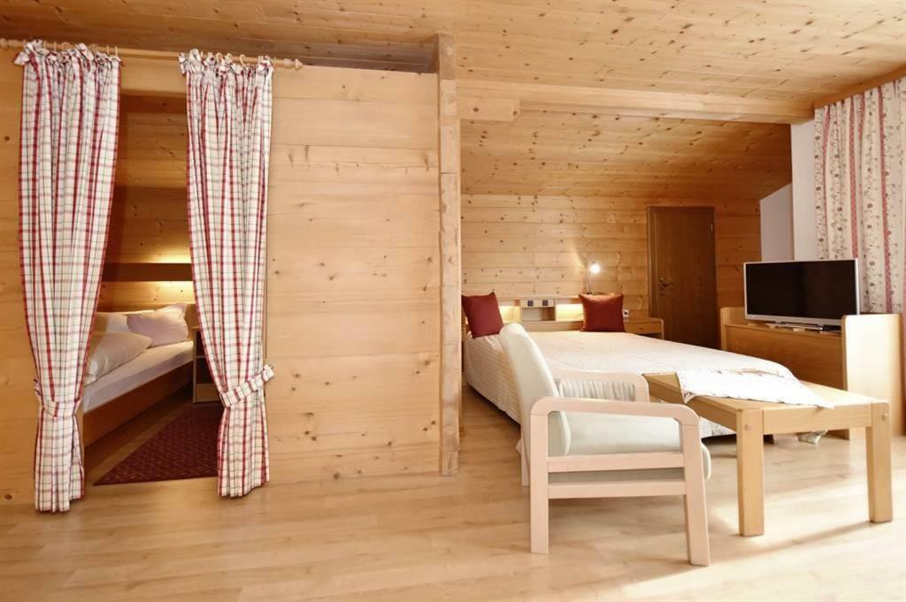 Bed and Breakfast Berghof Gundalatsch Gaschurn Esterno foto