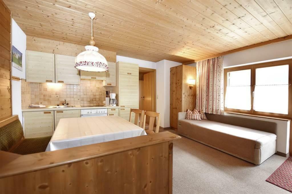 Bed and Breakfast Berghof Gundalatsch Gaschurn Esterno foto